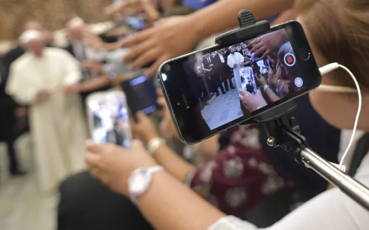 TRA MEDIA DIGITALI E RELIGIONE